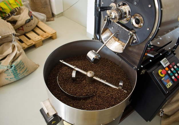 Robusta-Röstung in der Kaffeerösterei Alber, Leipzig, Foto: Hug & Eberlein